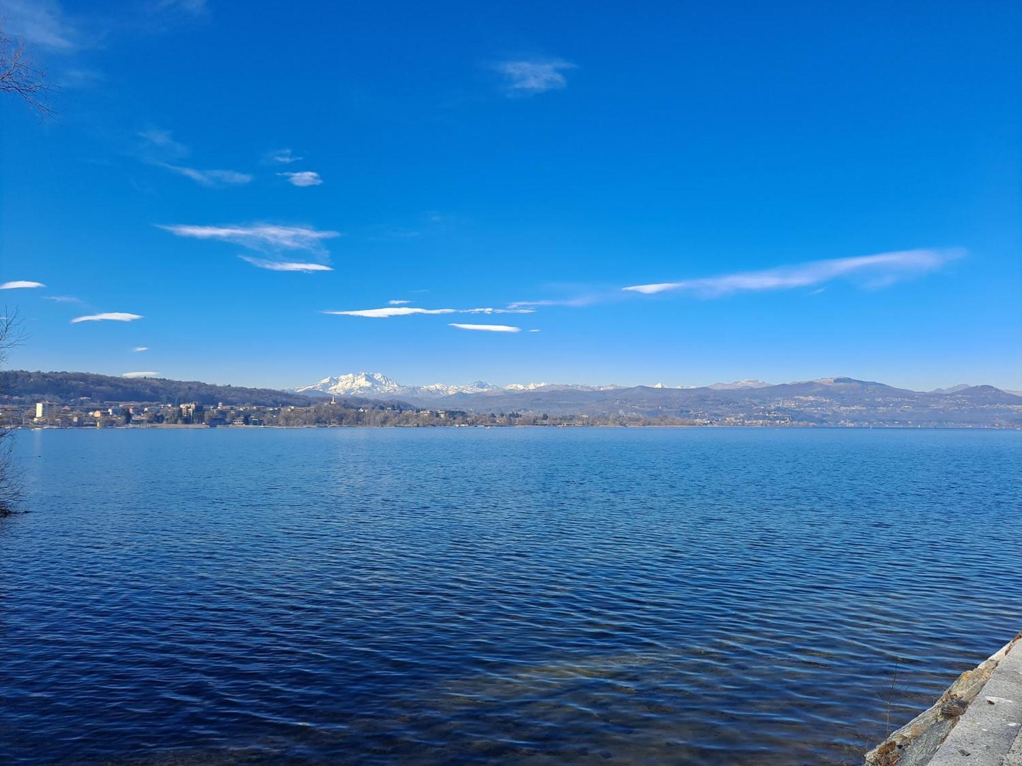 Floating Experience Black Pearl, Lago Maggiore Dormelletto Bagian luar foto
