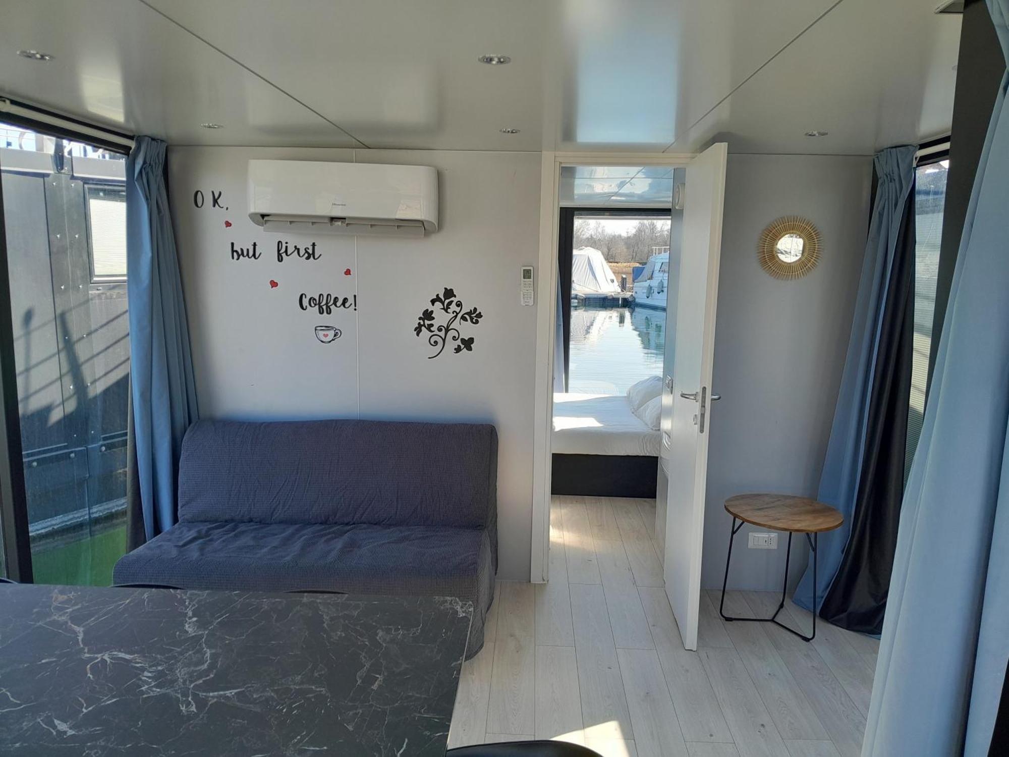 Floating Experience Black Pearl, Lago Maggiore Dormelletto Bagian luar foto