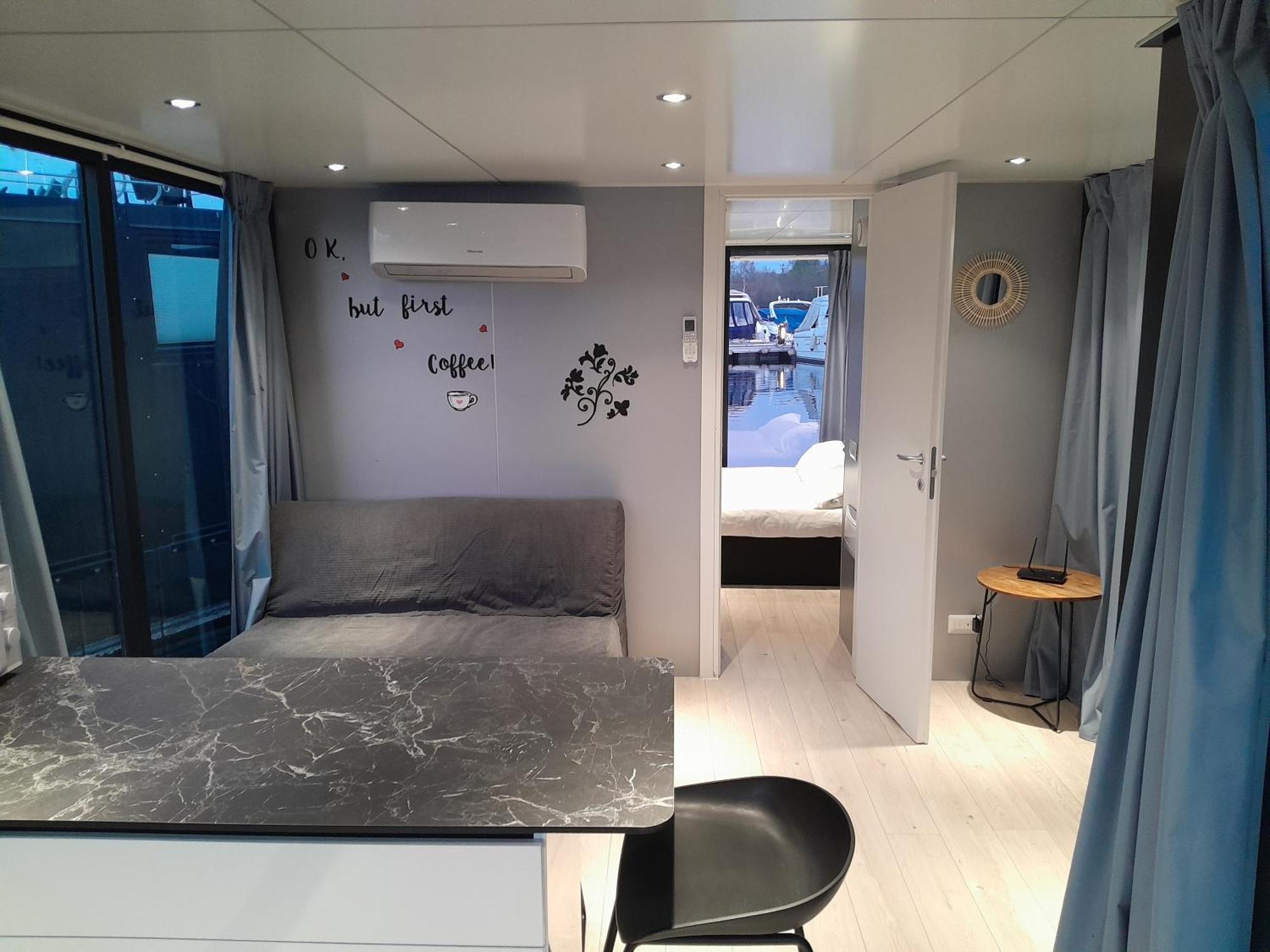 Floating Experience Black Pearl, Lago Maggiore Dormelletto Bagian luar foto