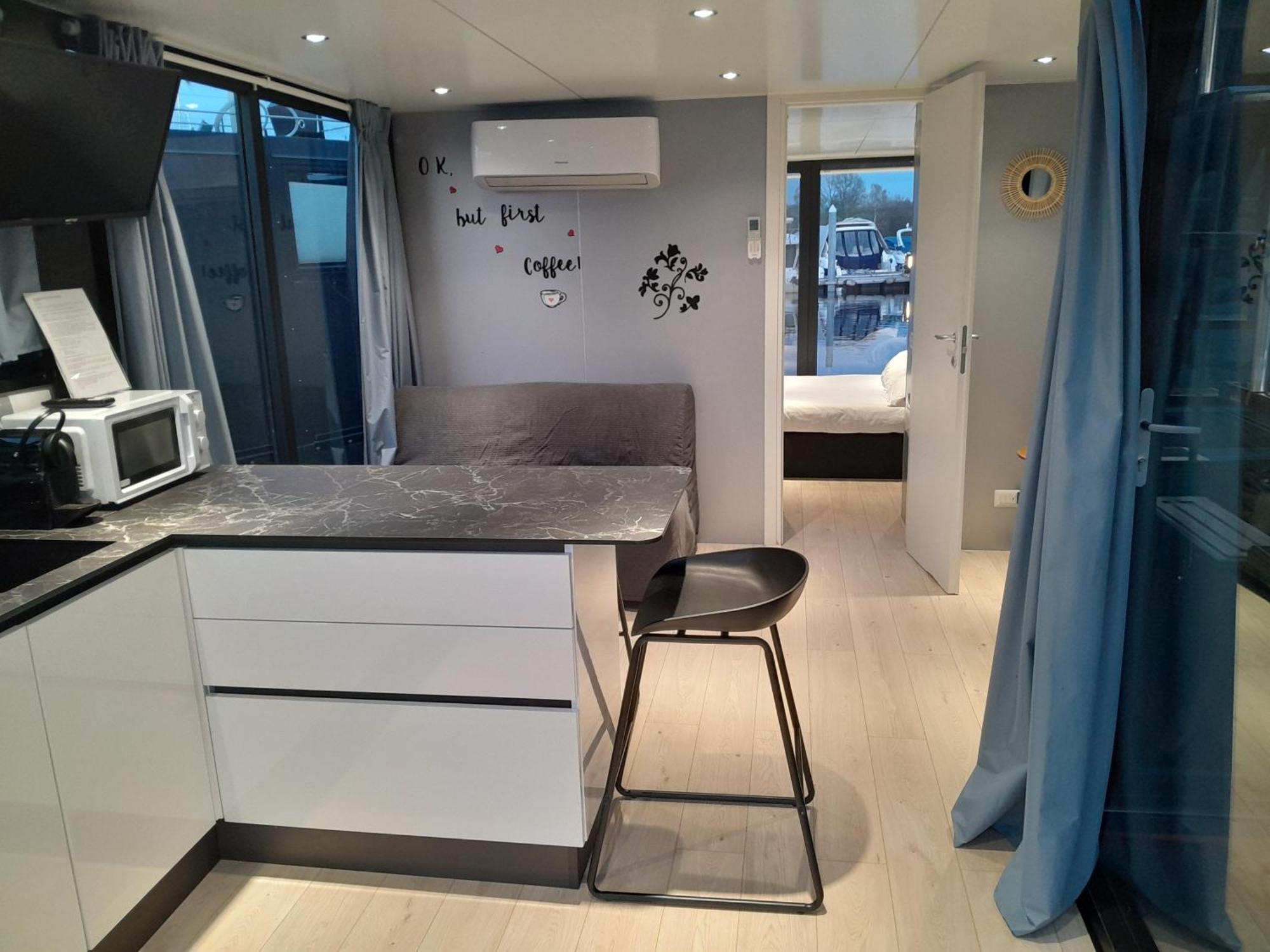 Floating Experience Black Pearl, Lago Maggiore Dormelletto Bagian luar foto