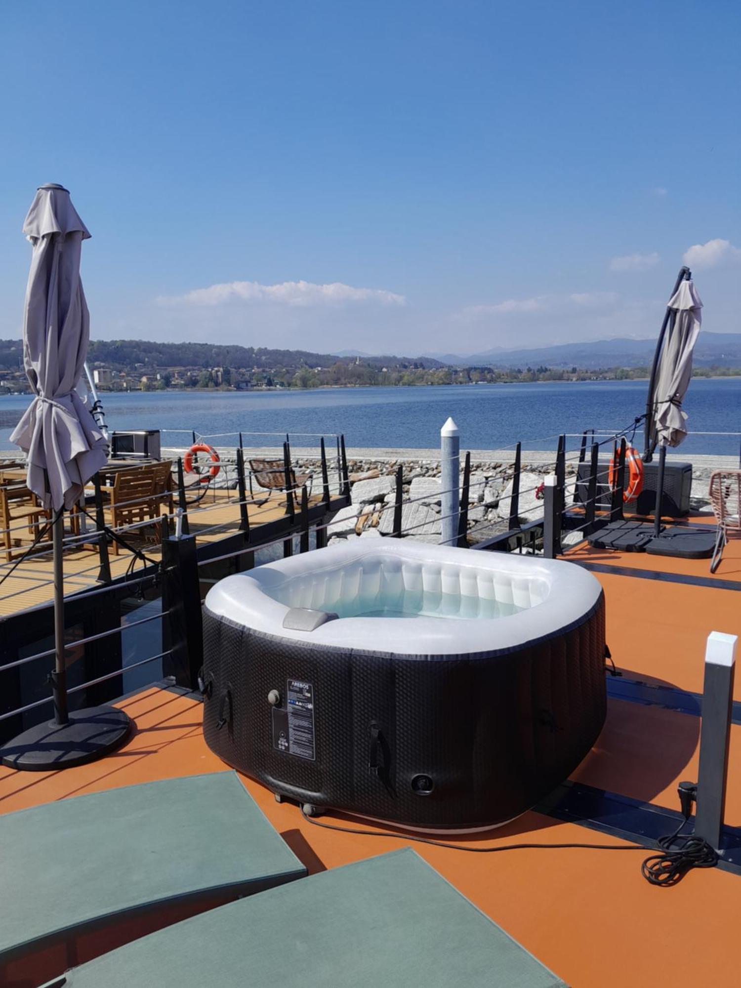 Floating Experience Black Pearl, Lago Maggiore Dormelletto Bagian luar foto