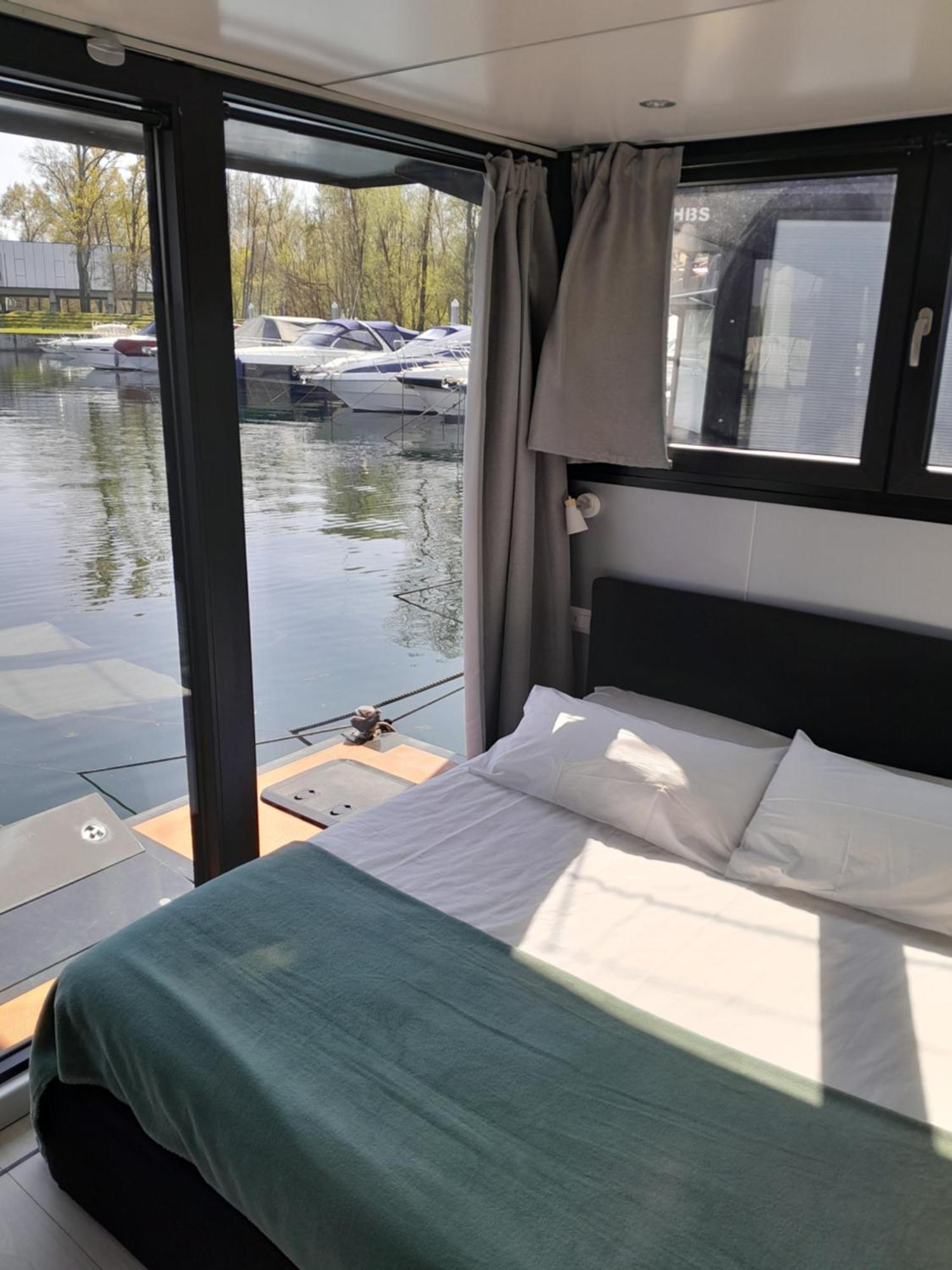 Floating Experience Black Pearl, Lago Maggiore Dormelletto Bagian luar foto