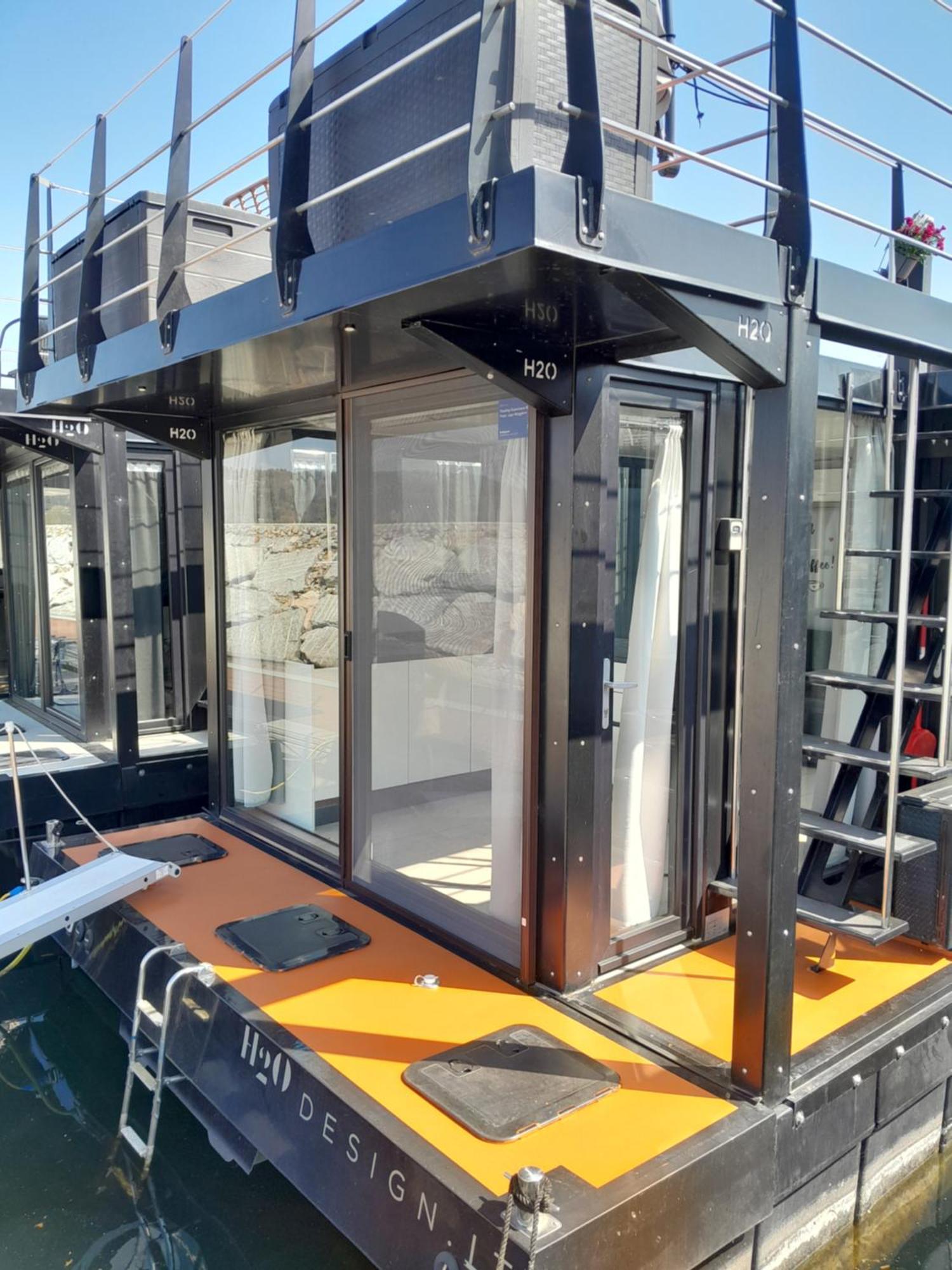 Floating Experience Black Pearl, Lago Maggiore Dormelletto Bagian luar foto