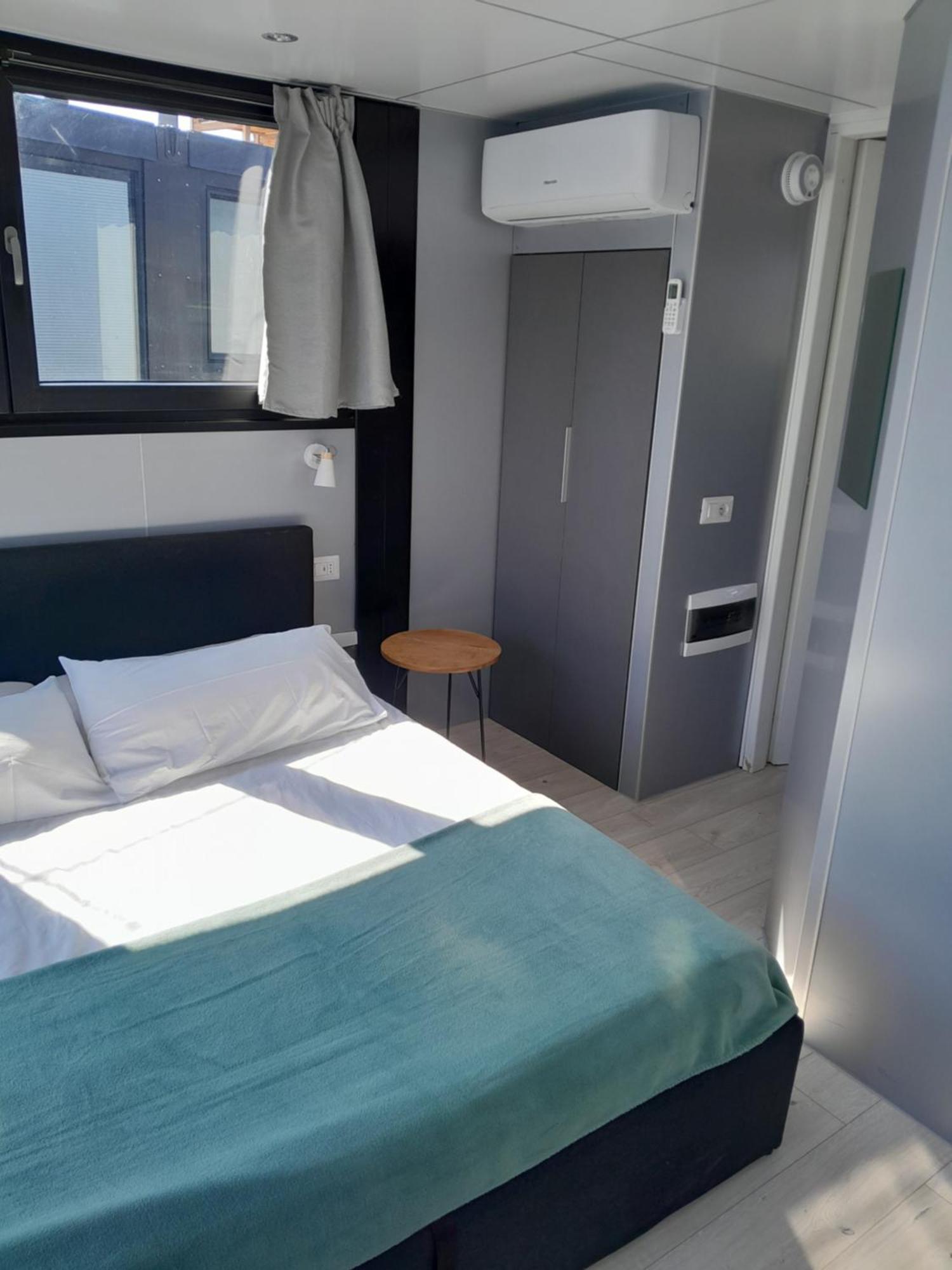 Floating Experience Black Pearl, Lago Maggiore Dormelletto Bagian luar foto